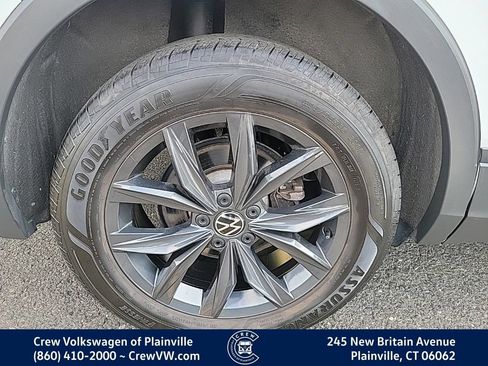 Certified 2024 Volkswagen Tiguan SE AWD/4WD image 19
