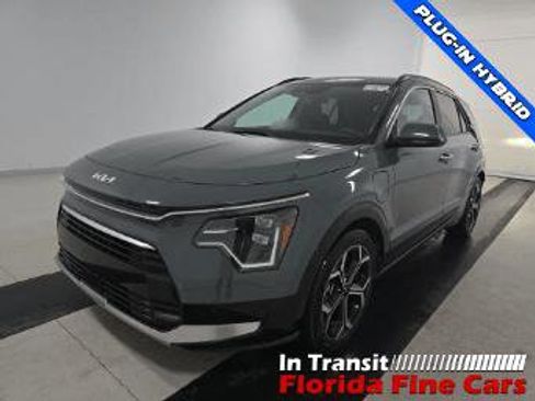 Used 2023 Kia Niro SX Touring FWD image 1