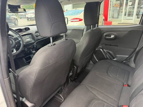 Used 2021 Jeep Renegade Latitude FWD image 22