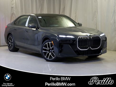 Used 2026 BMW 740i xDrive image 1