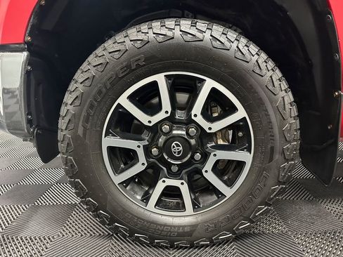 Used 2019 Toyota Tundra SR5 w/ TRD Off Road Package AWD/4WD image 33