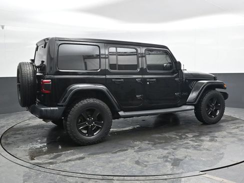 Used 2019 Jeep Wrangler Unlimited Sahara image 2