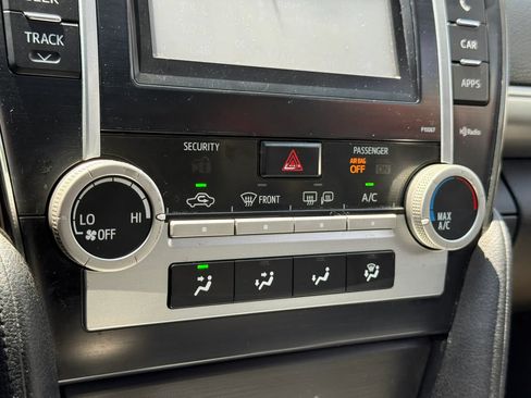 Used 2012 Toyota Camry SE FWD image 13