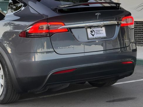Used 2018 Tesla Model X 75D AWD/4WD image 12