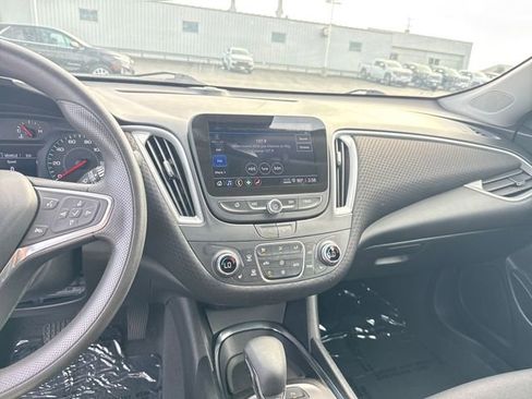 Used 2024 Chevrolet Malibu LT image 20