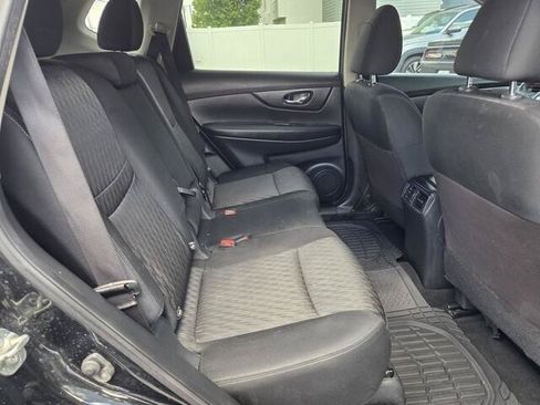 Used 2017 Nissan Rogue SV w/ SV Premium Package FWD image 11
