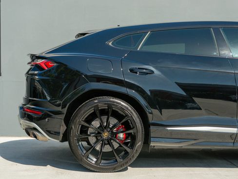 Used 2020 Lamborghini Urus image 33