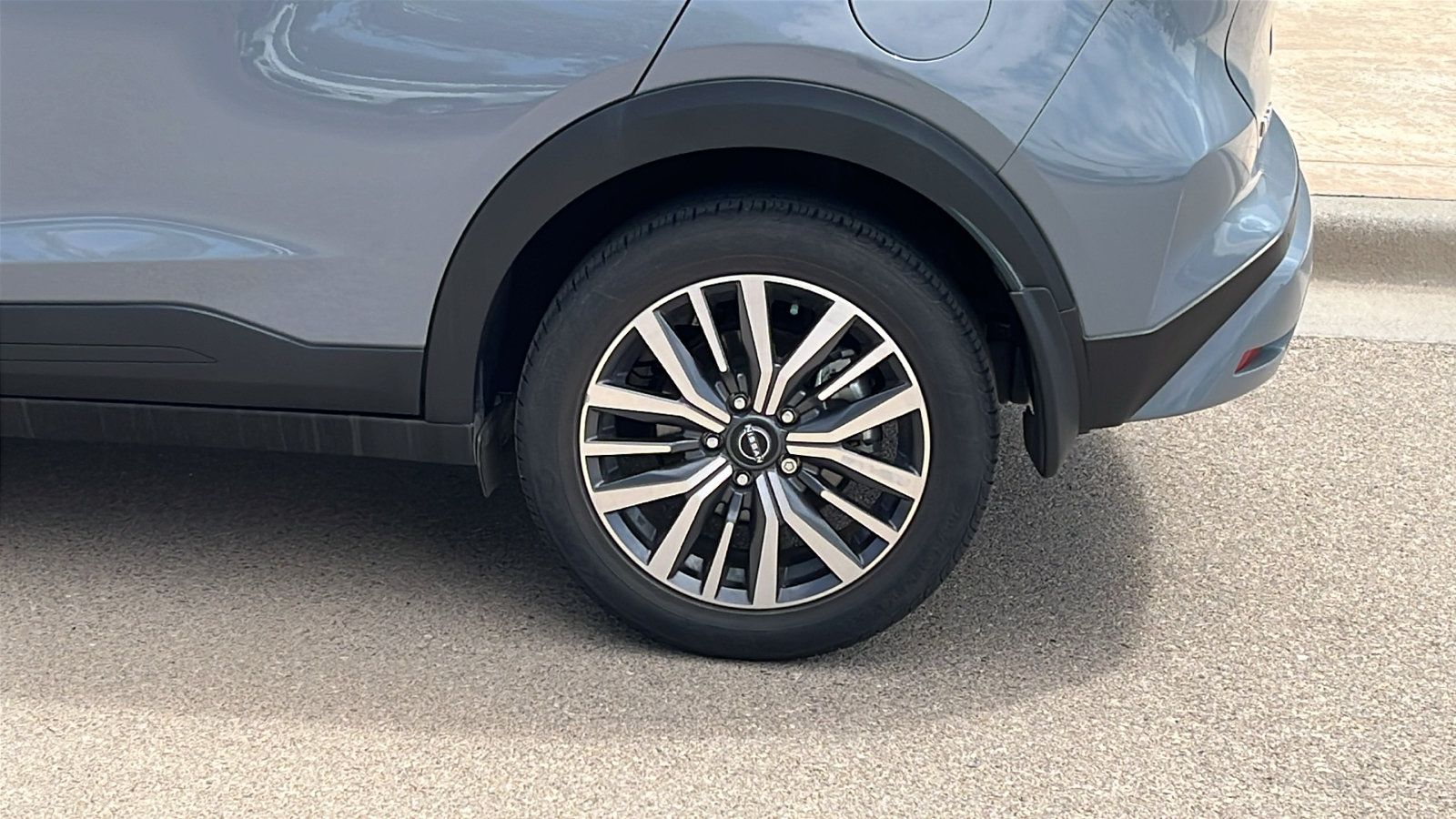 Used 2024 Nissan Kicks SV FWD image 5