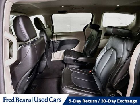 Used 2023 Chrysler Pacifica Touring-L FWD image 30