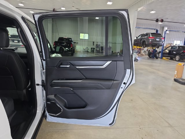 Used 2026 GMC Acadia Elevation w/ Elevation Premium Package AWD/4WD image 30