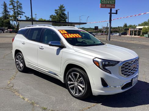 Used 2020 GMC Terrain Denali w/ Denali Premium Package AWD/4WD image 1