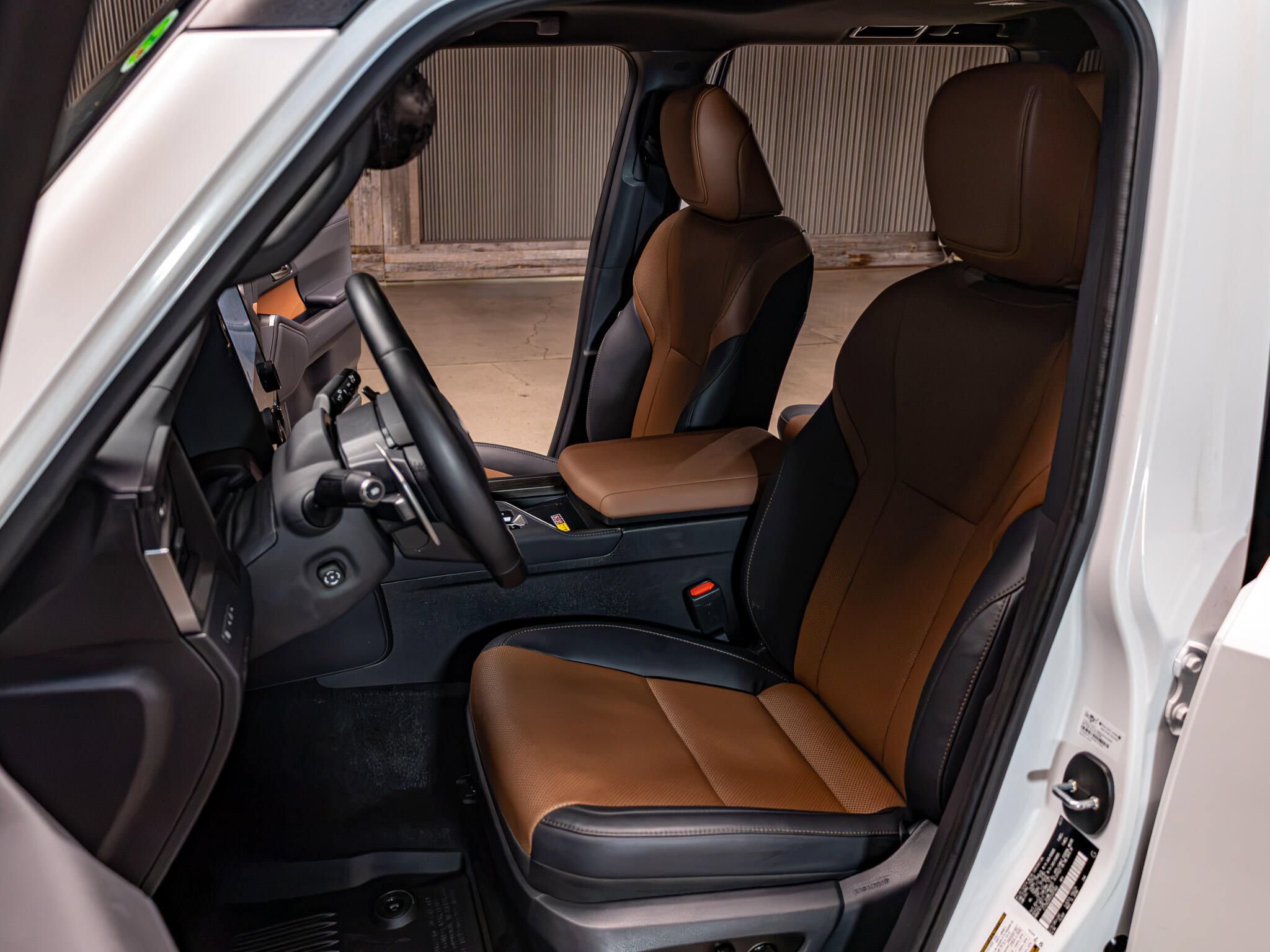 Used 2025 Lexus GX 550 w/ Accessory Package (2T) AWD/4WD image 20