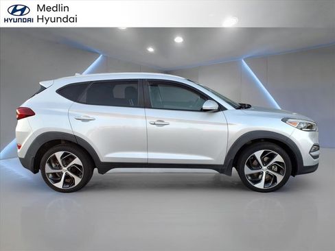 Used 2018 Hyundai Tucson Sport image 2