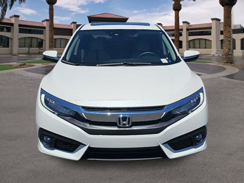 Used 2018 Honda Civic Touring image 3