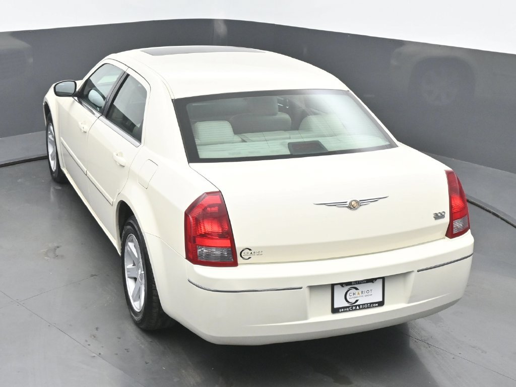 Used 2005 Chrysler 300 Touring w/ Sound Group RWD image 35
