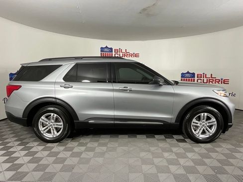 Used 2023 Ford Explorer XLT RWD image 2