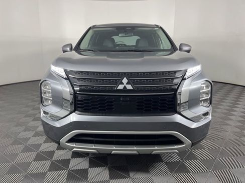 Used 2024 Mitsubishi Outlander SE image 3