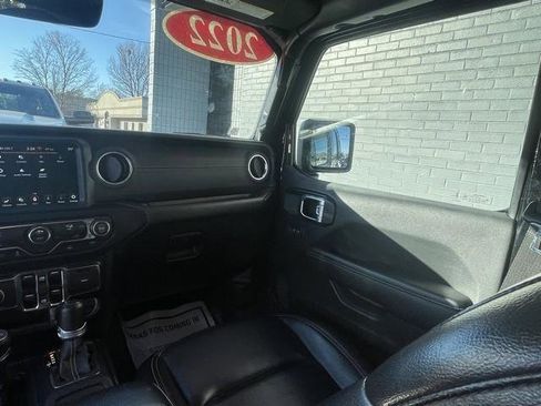Used 2022 Jeep Wrangler Unlimited Sahara image 31