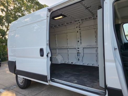 Used 2024 RAM ProMaster 2500 w/ Convenience Group FWD image 21