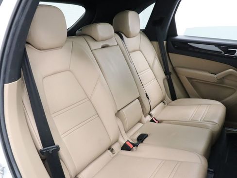 Used 2020 Porsche Cayenne AWD/4WD image 36