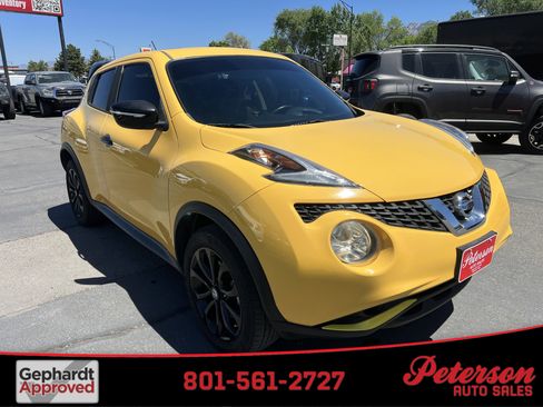 Used 2016 Nissan Juke SV FWD image 1