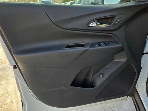 Used 2023 Chevrolet Equinox LT image 18