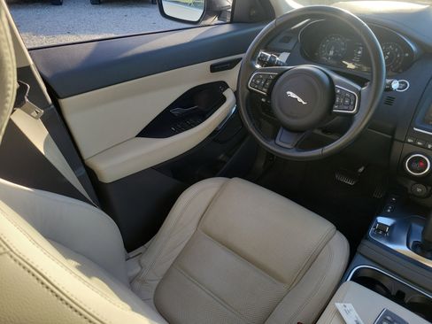 Used 2018 Jaguar E-PACE SE image 15