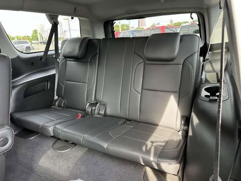 Used 2020 Chevrolet Suburban Premier image 8