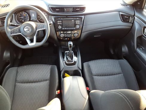 Used 2017 Nissan Rogue SV image 10