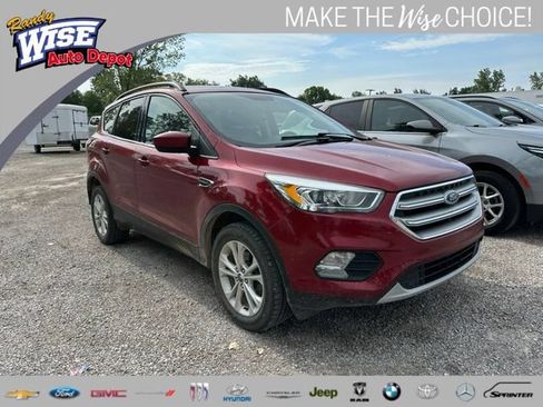 Used 2017 Ford Escape SE w/ Equipment Group 201A FWD image 1