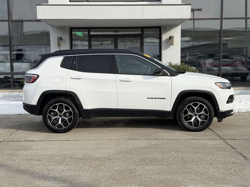 Used 2025 Jeep Compass Limited image 3