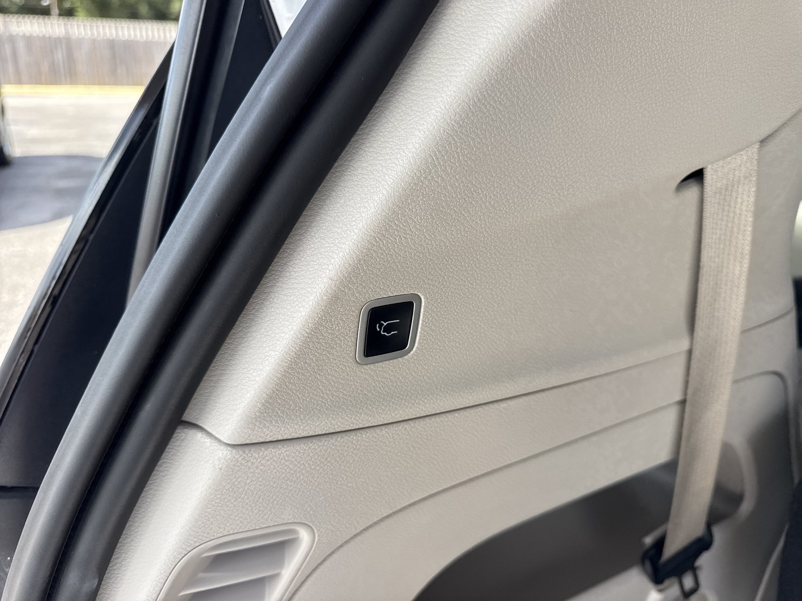 Used 2023 Chrysler Voyager LX FWD image 30