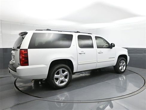Used 2011 Chevrolet Suburban LT image 11
