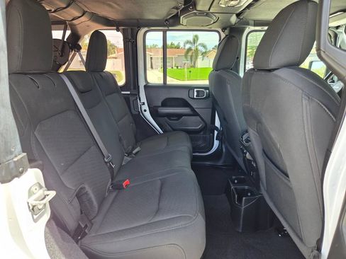 Certified 2022 Jeep Wrangler Unlimited Sahara AWD/4WD image 17