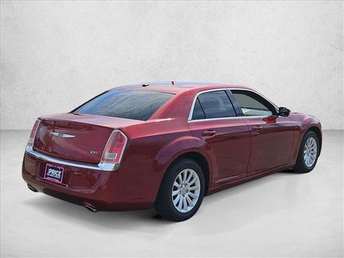Used 2013 Chrysler 300 RWD image 5