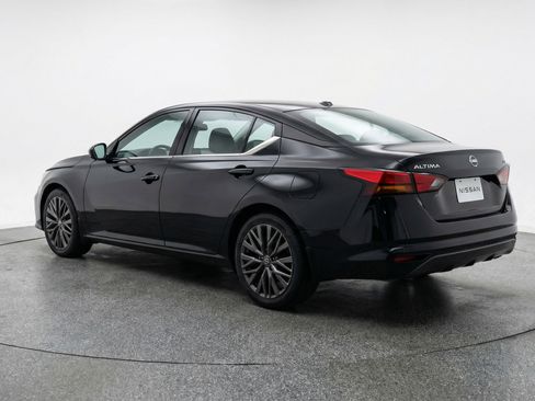 Used 2025 Nissan Altima 2.5 SV image 6