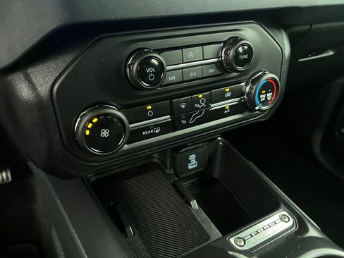 Used 2025 Ford Bronco 4-Door AWD/4WD image 15