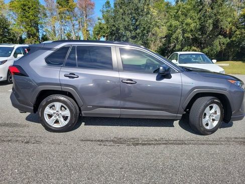 Used 2019 Toyota RAV4 LE image 9