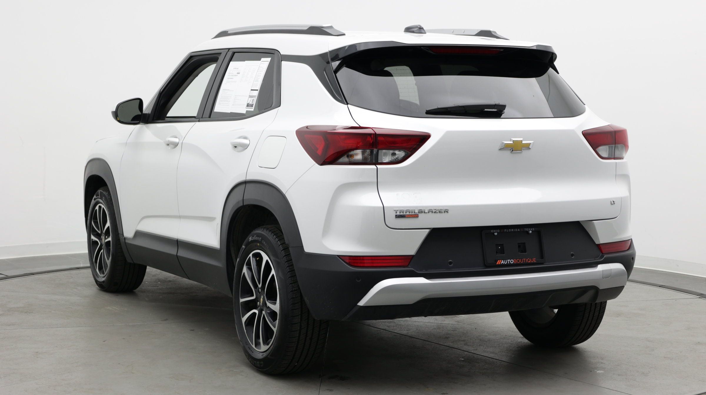 Used 2024 Chevrolet TrailBlazer LT w/ LT Cold Weather Package FWD image 4