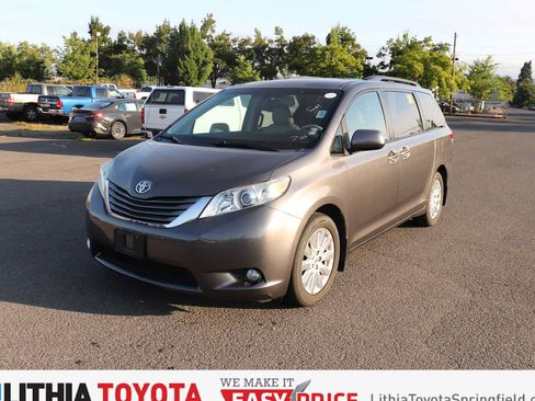 Used 2013 Toyota Sienna XLE AWD/4WD image 1