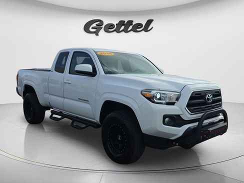 Used 2016 Toyota Tacoma SR5 image 2