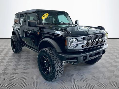 Used 2025 Ford Bronco Badlands image 3