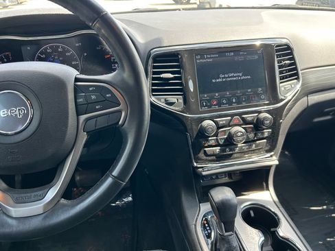 Used 2021 Jeep Grand Cherokee Laredo X AWD/4WD image 18