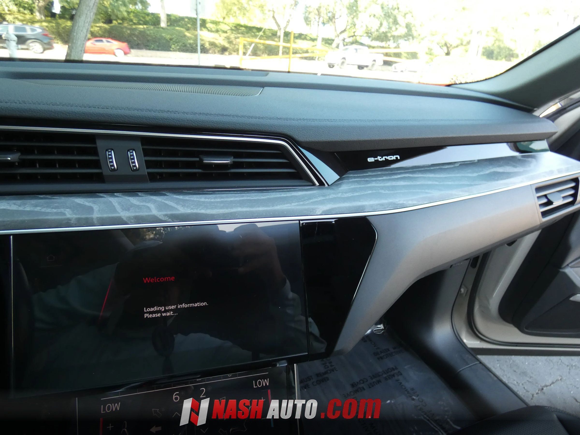 Used 2022 Audi e-tron Premium Plus w/ Premium Plus Package AWD/4WD image 57