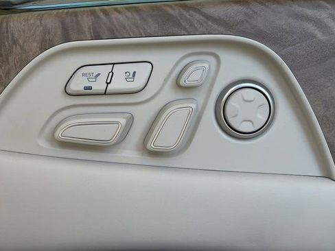 Used 2022 Genesis G90 5.0 Ultimate image 14