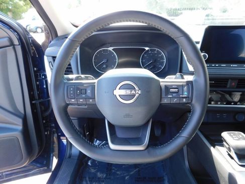 Used 2025 Nissan Rogue SV FWD image 10