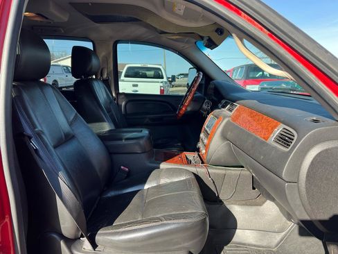 Used 2009 Chevrolet Suburban 2500 LS w/ Skid Plate Package AWD/4WD image 16