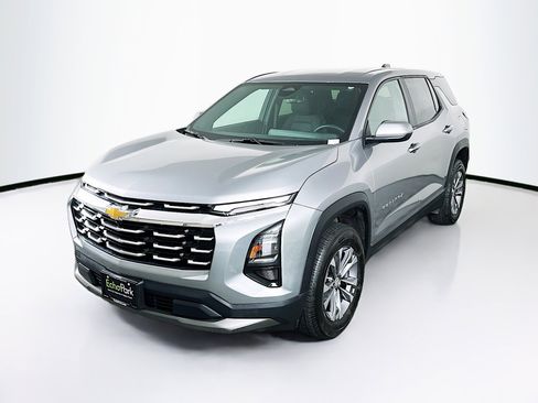 Used 2025 Chevrolet Equinox LT image 3