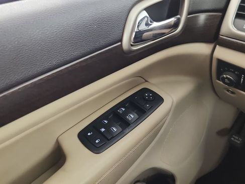 Used 2014 Jeep Grand Cherokee Laredo AWD/4WD image 15