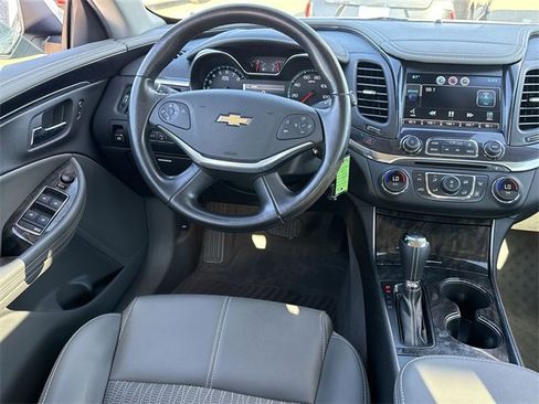 Used 2015 Chevrolet Impala LT w/ Convenience Package image 10